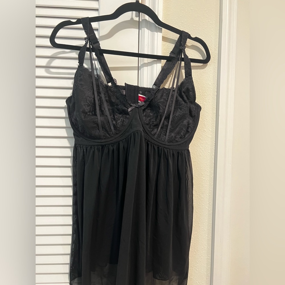 Hips & Curves black strappy underwire babydoll
